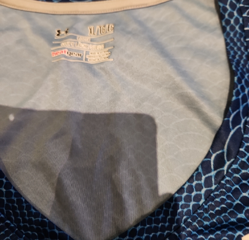Under Armour Blue Scaled-Pattern V-Neck Performance Tee - Picture 2 of 10